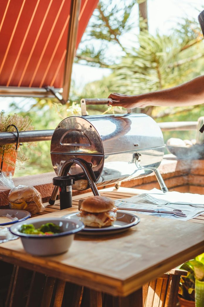 How To Easily Build An Outdoor Kitchen - Croozi.com