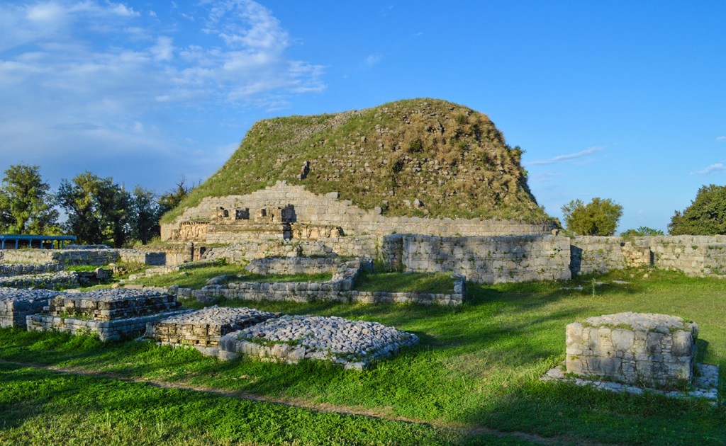 mohra-moradu-buddhist-stupa-and-monastery-taxila-pakistan-croozi